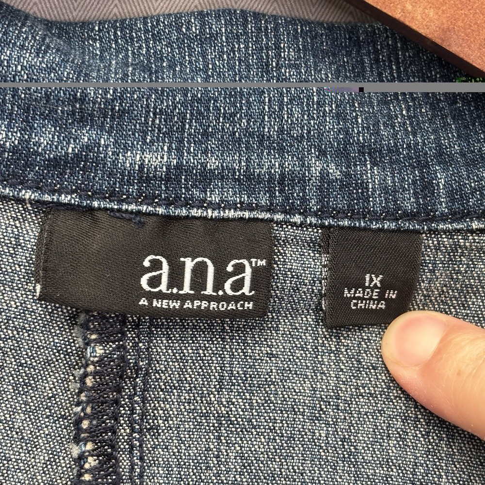 a.n.a Denim Blazer Jacket 1X Medium Wash Blue Button Front Cropped Y2K - Picture 3 of 14